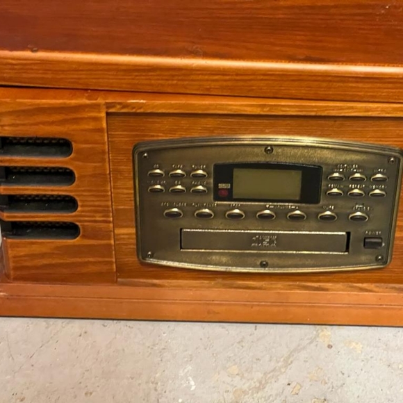 Crosley 4 in 1 Record Player, CD, AM/FM Radio - Picture 6 of 16